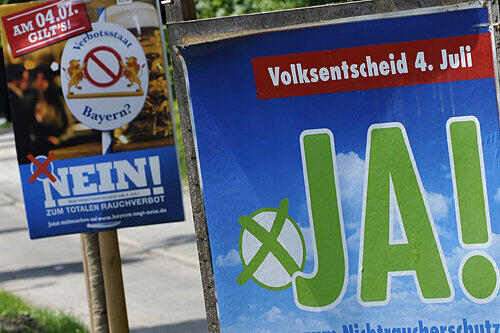 Am Sonntag gilt es: Das Kopf-an-Kopf-Rennen beim Volksentscheid zum Rauchverbot endet in den Wahllokalen um 18 Uhr.
