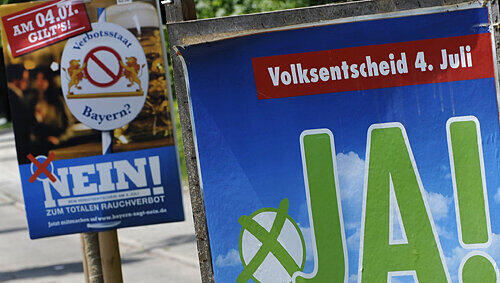 Am Sonntag gilt es: Das Kopf-an-Kopf-Rennen beim Volksentscheid zum Rauchverbot endet in den Wahllokalen um 18 Uhr. Am Sonntag gilt es: Das Kopf-an-Kopf-Rennen beim Volksentscheid zum Rauchverbot endet in den Wahllokalen um 18 Uhr.