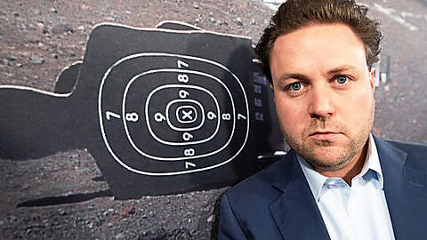 AZ-Interview mit Daniel Harrich: Geboren 1983 in München. Der Regisseur und Produzent hat das Genre des investigativen Spielfilms in Deutschland etabliert und zahlreiche Dokus zu brisanten Themen gedreht.