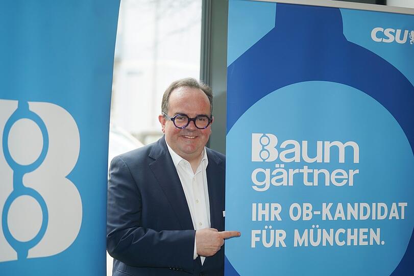 Die Brille darf Clemens Baumgärtner das nächste Jahr bis zur Kommunalwahl nicht mehr abnehmen. Denn sie ist Teil seines Wahlkampf-Logos. Der ehemalige Wiesn-Chef will nämlich Münchner OB werden.