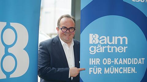 Die Brille darf Clemens Baumgärtner das nächste Jahr bis zur Kommunalwahl nicht mehr abnehmen. Denn sie ist Teil seines Wahlkampf-Logos. Der ehemalige Wiesn-Chef will nämlich Münchner OB werden.