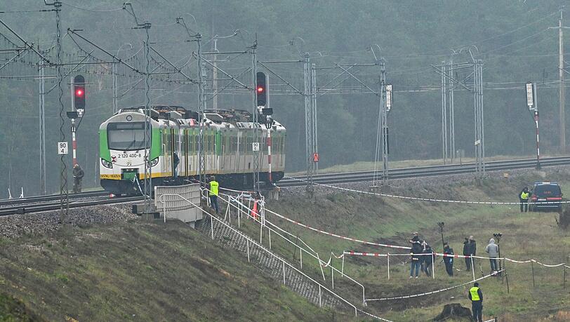 Polen verdächtigt zwei Ukrainer, im Auftrag Moskaus einen Anschlag auf eine Bahnstrecke ausgeführt zu haben. (Archivbild) Polen verdächtigt zwei Ukrainer, im Auftrag Moskaus einen Anschlag auf eine Bahnstrecke ausgeführt zu haben. (Archivbild)