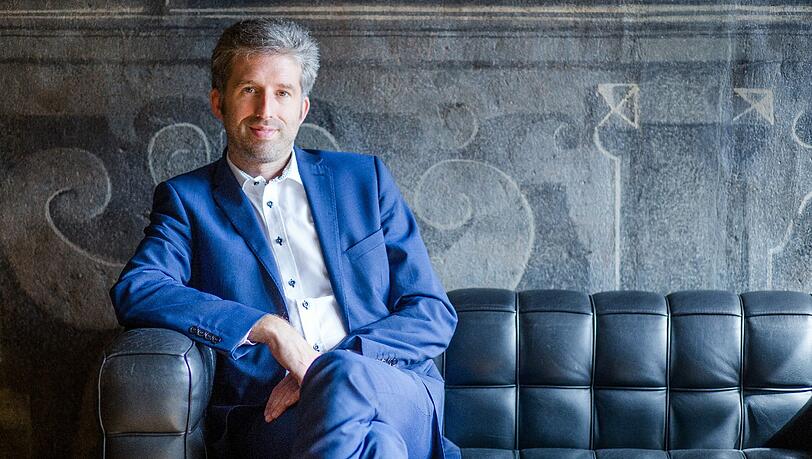 Tübingens Oberbürgermeister Palmer bekräftigt seine Äußerungen zur Abschiebung gewaltbereiter Flüchtlinge nach Syrien. Foto: Christoph Schmidt Tübingens Oberbürgermeister Palmer bekräftigt seine Äußerungen zur Abschiebung gewaltbereiter Flüchtlinge nach Syrien. Foto: Christoph Schmidt