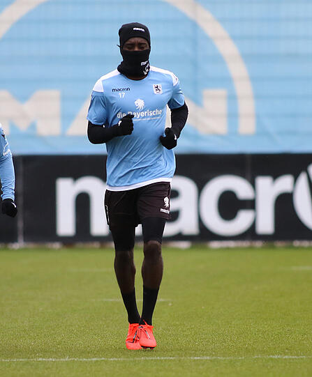 Prince Osei Owusu absolvierte am Montag sein erstes Training beim TSV 1860 - die Bilder!