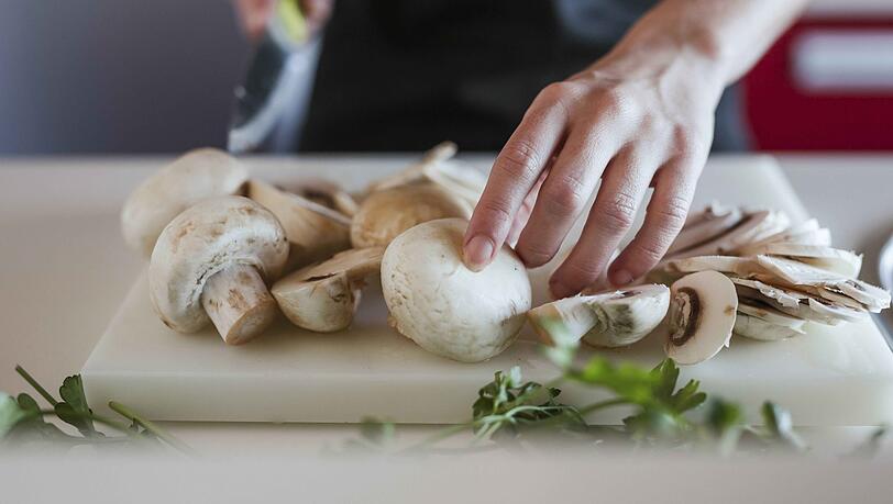 An Champignons können sich Anfänger in Sachen Pilzküche bedenkenlos rantrauen, sagt Wildpflanzen-Expertin Waltraud Witteler. An Champignons können sich Anfänger in Sachen Pilzküche bedenkenlos rantrauen, sagt Wildpflanzen-Expertin Waltraud Witteler.