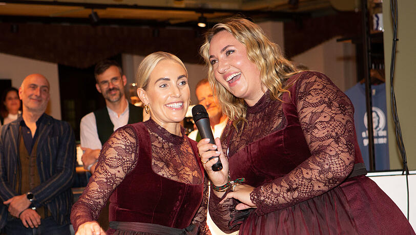 Singen können sie auch? Sophia Thorer (l.) und Verena Prechtl - zusammen sind sie TheSkinnyandtheCurvyone.