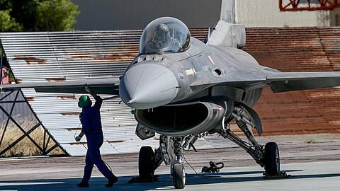Das Kampfflugzeug F-16 wird von der US-Firma Lockheed Martin produziert und gilt als Exportschlager. (Archivbild)