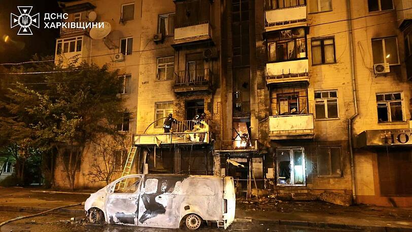 In der Großstadt Charkiw wurden nach Angaben örtlicher Behörden mehr als 50 Menschen bei russischen Angriffen verletzt.