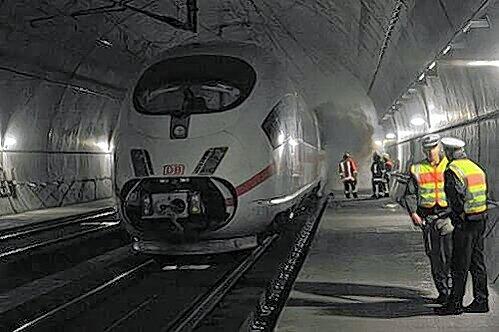 400 Einsatzkräfte übten den Ernstfall im Tunnel.