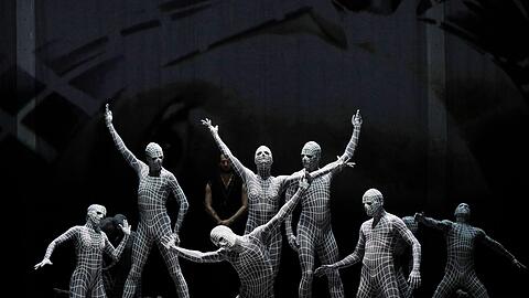 Inspiriert von Videospielen: Das Ballett des Staatstheaters am Gärtnerplatz in Eyal Dadons Ballett &bdquo;Salome Tanz&ldquo;.
