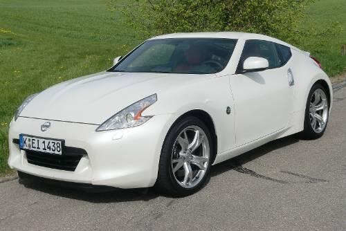 Der Nissan 370Z zeigt von außen ungeniert seine Leistungsfähigkeit.