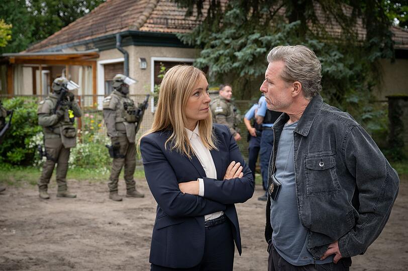 Judith Schrader (Nadja Uhl) und Jochen Montag (Dirk Borchardt) begeben sich auf die Suche nach gestohlenem Sprengstoff. Judith Schrader (Nadja Uhl) und Jochen Montag (Dirk Borchardt) begeben sich auf die Suche nach gestohlenem Sprengstoff.