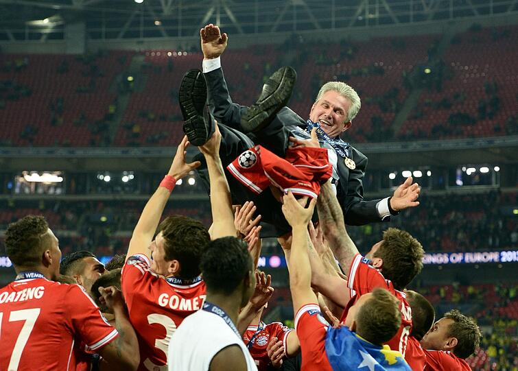 25. Mai 2013: Borussia Dortmund - FC Bayern München 1:2

Im Finale von Wembley muss Mario Götze kurz vor seinem Wechsel zum Kontrahenten verletzt mitanschauen, wie Robben die Bayern in der 89. Minute auf den Thron ballert. Nach zwei Finalniederlagen erobern die Bayern bei Heynckes internationalem Abschied den Henkel-Pott.