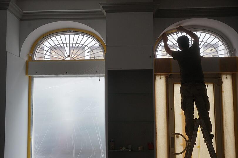 Gerade wird renoviert, doch schon bald sollen in den Schaufenstern erste Gemälde hängen.