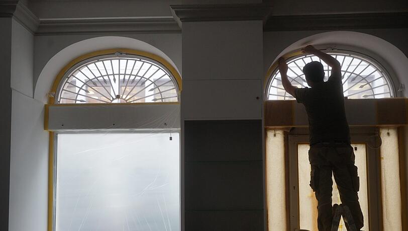 Gerade wird renoviert, doch schon bald sollen in den Schaufenstern erste Gemälde hängen. Gerade wird renoviert, doch schon bald sollen in den Schaufenstern erste Gemälde hängen.