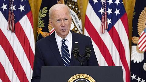 US-Präsident Joe Biden spricht bei der ersten formellen Pressekonferenz seiner Amtszeit im East Room des Weißen Hauses.