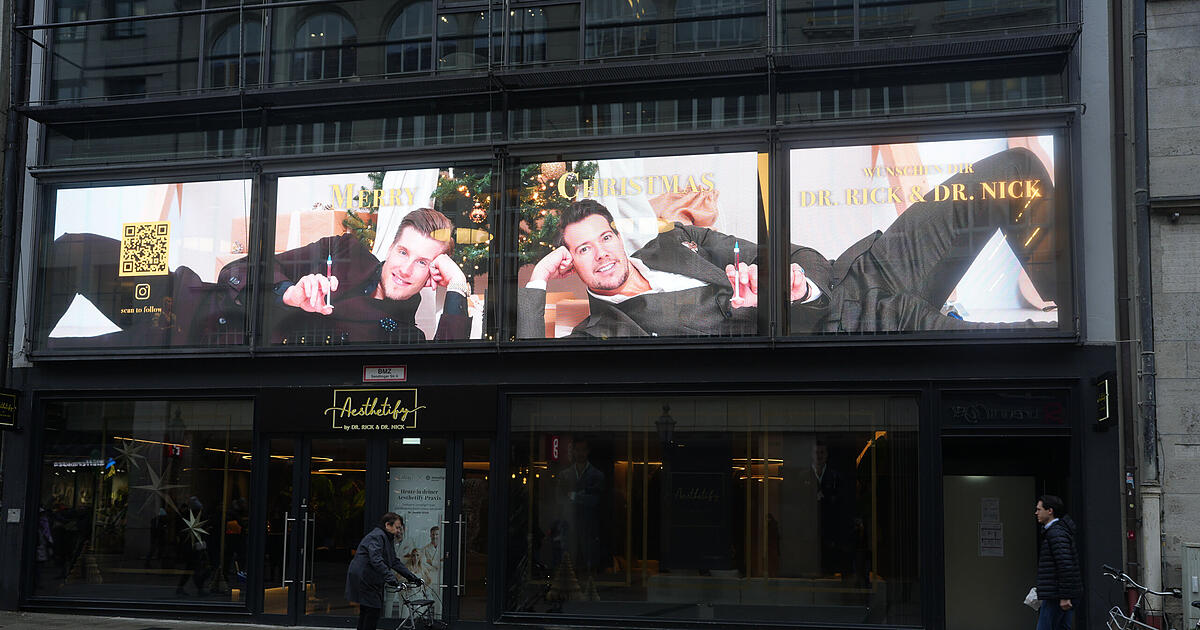 Mit-Spritze-in-der-Hand-in-der-M-nchner-Innenstadt-Werbe-Debatte-um-die-Beauty-Docs