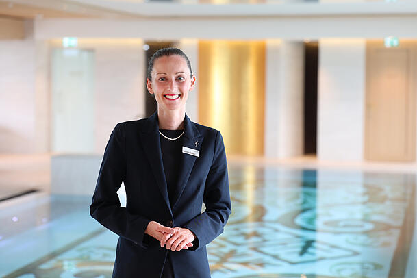 Veronika Stadler kümmert sich um die Gäste im Day Spa des Vier Jahreszeiten Kempinski. Veronika Stadler kümmert sich um die Gäste im Day Spa des Vier Jahreszeiten Kempinski.