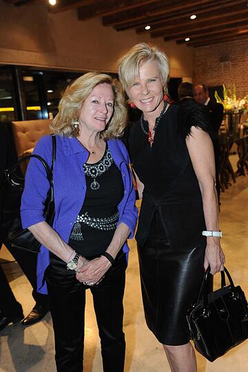Gisela Hartung und Annette Ziererbei der Eröffnung des Betten Concept Store am 29.08.2013 in München.