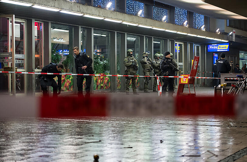 Aufgrund der Terror-Warnung wurde der Hauptbahnhof evakuiert und abgeriegelt.