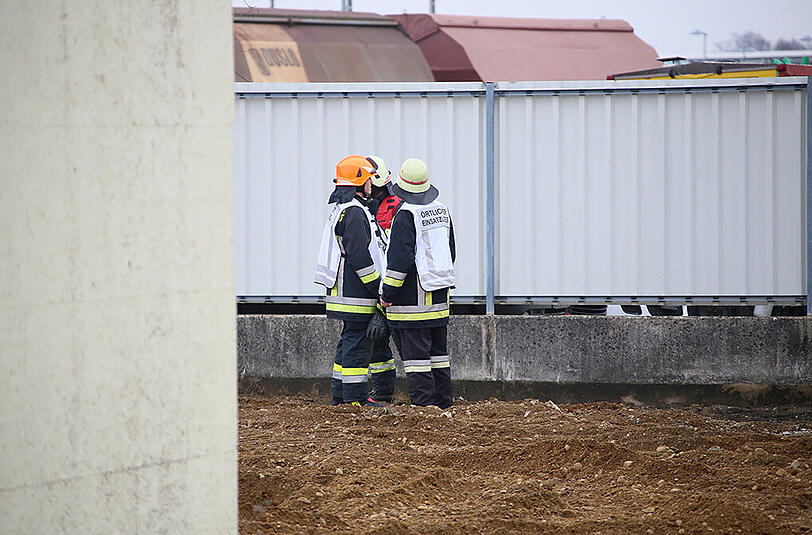 Bilder vom Bomben-Fundort in Mühldorf. Während Bauarbeiten wurde eine rund 80 Kilogramm schwere Fliegerbombe entdeckt.