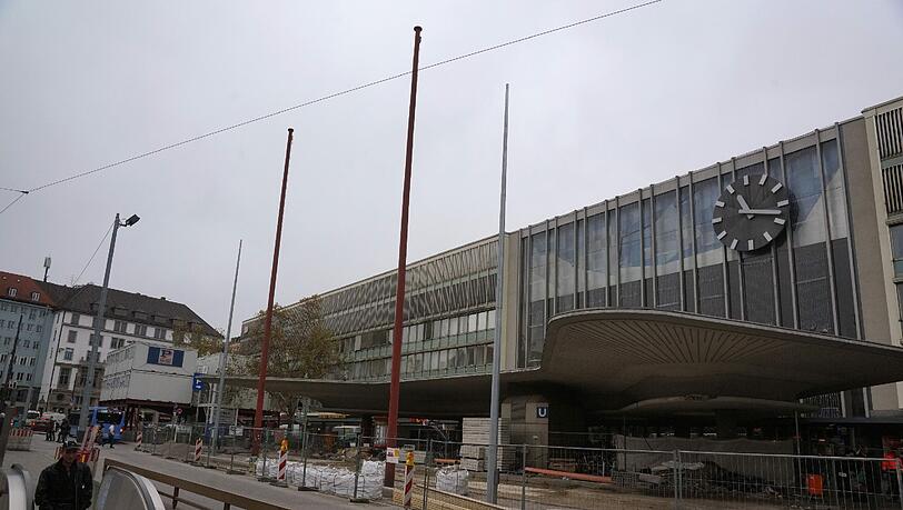Zwei Männer wollten die Aussicht über München vom Dach des Hauptbahnhofs aus genießen. (Archivbild) Zwei Männer wollten die Aussicht über München vom Dach des Hauptbahnhofs aus genießen. (Archivbild)