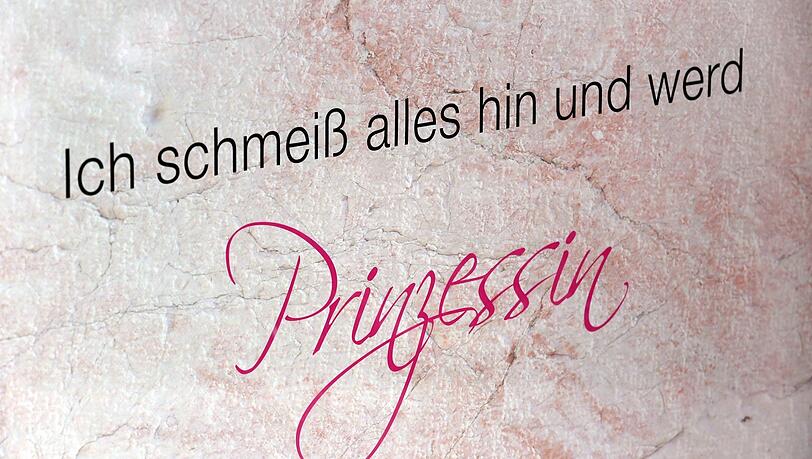 Der - passende - Spruch im Schaufenster eines Brautmodengeschäfts. Der - passende - Spruch im Schaufenster eines Brautmodengeschäfts.