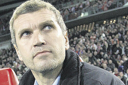 Club-Trainer von Heesen hat mit Robert Vittek und Zvjezdan Misimovic wieder zwei Alternativen mehr für die Abteilung Attacke.