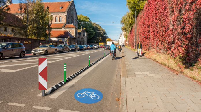 Visualisierung: Geschützter Radstreifen an der Kapuzinerstraße.