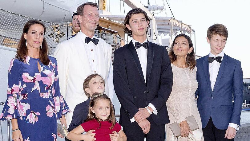Noch sind sie fast alle Prinzen und Prinzessinnen (v.l.): Marie, Joachim, Henrik, Athena, Nikolai, Gräfin Alexandra und Felix - das Foto entstand anlässlich des 18. Geburtsages von Prinz Nikolai im Jahr 2018 in Kopenhagen.