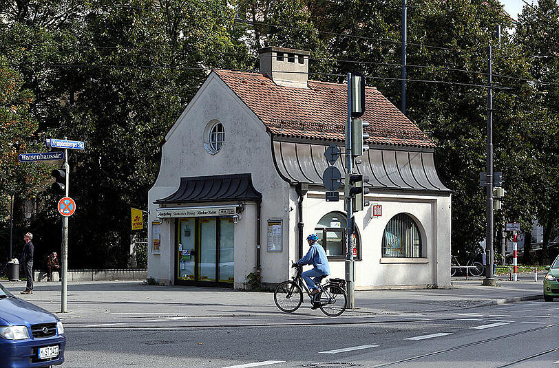 Kiosk/Wartehäuchen Nymphenburger, Ecke Weisenhausstraße