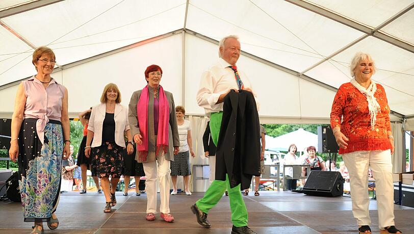 Senioren-Modenschau beim Jubiläumsfest in Berg am Laim. Senioren-Modenschau beim Jubiläumsfest in Berg am Laim.
