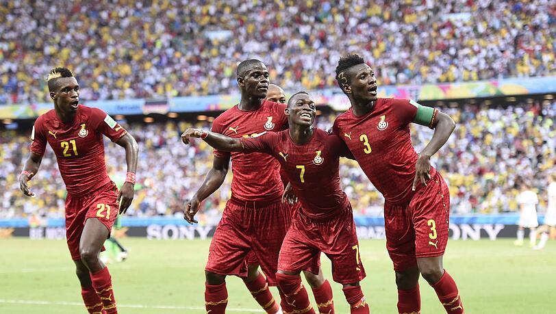 Vorsicht vor dem Dämpfer: Asamoah Gyan (r.) feiert mit seinen Teamkollegen Ghanas Führungstreffer gegen das DFB-Team bei der WM 2014. Miroslav Klose rettete später noch das 2:2. Vorsicht vor dem Dämpfer: Asamoah Gyan (r.) feiert mit seinen Teamkollegen Ghanas Führungstreffer gegen das DFB-Team bei der WM 2014. Miroslav Klose rettete später noch das 2:2.