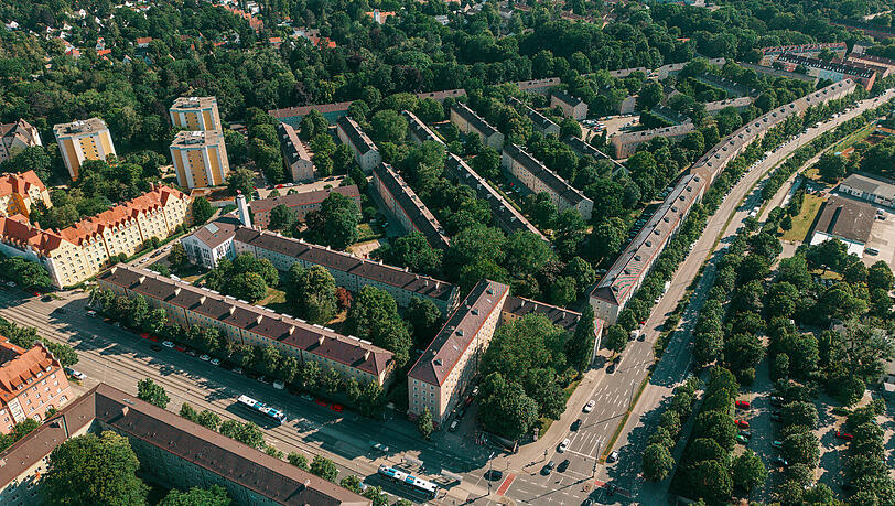 "Klimaquartier Ramersdorf" heißt das Projekt. Hier am Karl-Preis-Platz will die städtische Wohnungsbaugesellschaft über 900 Wohnungen energetisch sanieren.