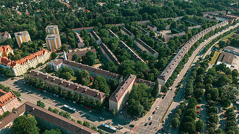 "Klimaquartier Ramersdorf" heißt das Projekt. Hier am Karl-Preis-Platz will die städtische Wohnungsbaugesellschaft über 900 Wohnungen energetisch sanieren.