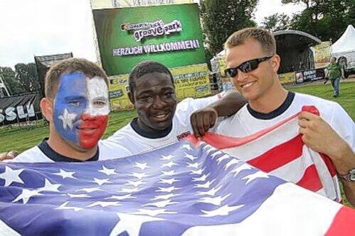 Auch sie waren bester Stimmung: Amerikanische Fans fieberten mit dem USA-Team.