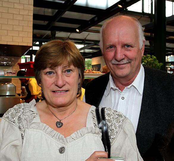 Erika und Gerhard Siegl: "Hier findet man besondere Geschenke für Weihnachten. Toll finden wir auch den Südtiroler Stand, dort gibt es laktosefreien Käse."