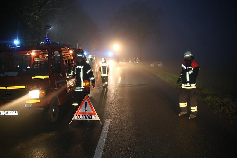 Unfall am frühen Morgen. Die Bilder vom Feuerwehreinsatz.