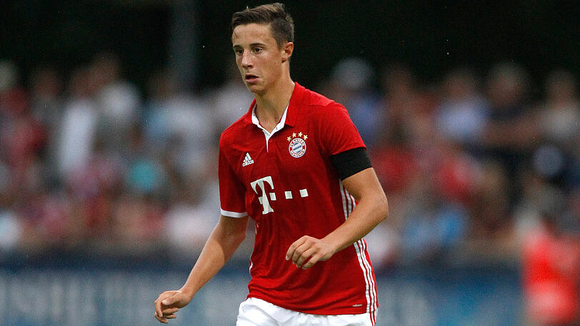 In den letzten Wochen trainierte er bereits regelmäßig bei den Profis des FC Bayern: Marco Friedl.