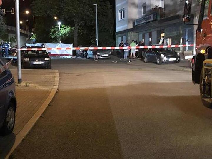 Ein Betrunkener ist in Pirmasens in eine Menschengruppe gefahren.