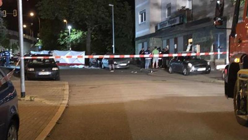 Ein Betrunkener ist in Pirmasens in eine Menschengruppe gefahren. Ein Betrunkener ist in Pirmasens in eine Menschengruppe gefahren.