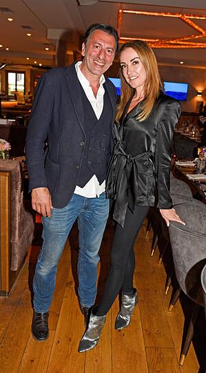 Ein Bild aus glücklichen Tagen: Ugo Crocamo und Melanie Crocamo-Fischer im Jahr 2022. Seit Ende 2023 ist das Paar getrennt.