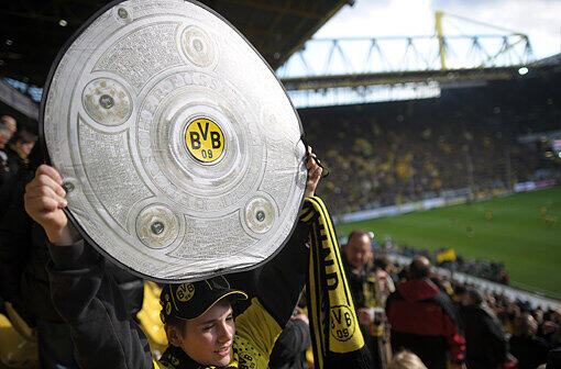 Borussia Dortmund hat es am Samstag perfekt gemacht. Der BVB ist zum achten Mal Deutscher Meister. So feiern die Fans die vorzeitige Titelentscheidung.