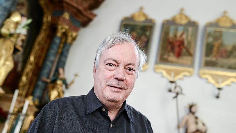 Priester Stefan Hartmann: Im Internet führt er ganz öffentlich Debatten über die Entscheidung des Bamberger Bistums. Priester Stefan Hartmann: Im Internet führt er ganz öffentlich Debatten über die Entscheidung des Bamberger Bistums.