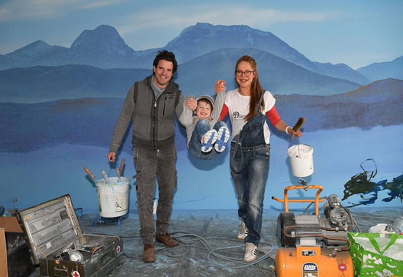Selbst ist die Frau: Mit Partner Tobias und Sohn Marlow beim Renovieren.