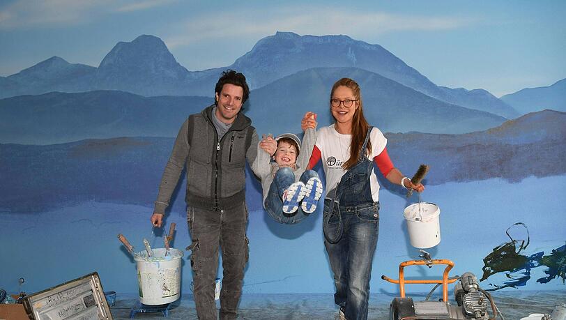 Selbst ist die Frau: Mit Partner Tobias und Sohn Marlow beim Renovieren. Selbst ist die Frau: Mit Partner Tobias und Sohn Marlow beim Renovieren.
