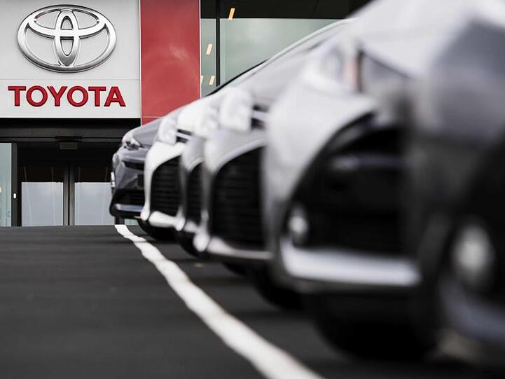 Neuwagen bei einem Toyota-Händler: Auch im nächsten Jahr können Autokäufer mit hohen Rabatten rechnen.