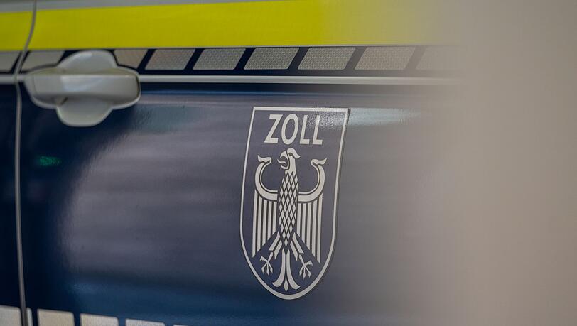Den Reisenden erwartet nun ein Strafverfahren. (Symbolbild)