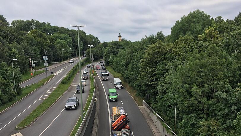 Dichter Verkehr in München - so wie hier vor dem Brudermühltunnel (Archivbild). Dichter Verkehr in München - so wie hier vor dem Brudermühltunnel (Archivbild).