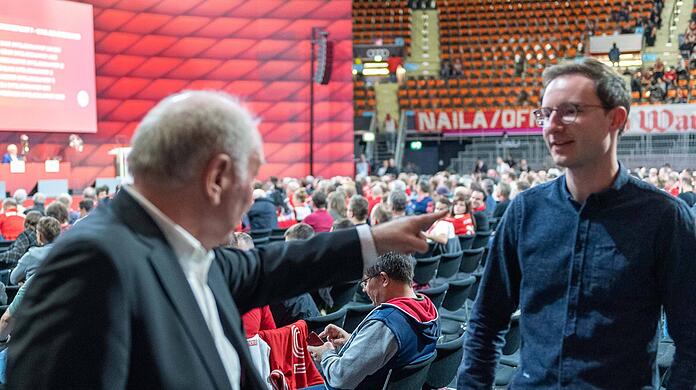 Zoff auf der JHV: Uli Hoeneß (l.) und Michael Ott.